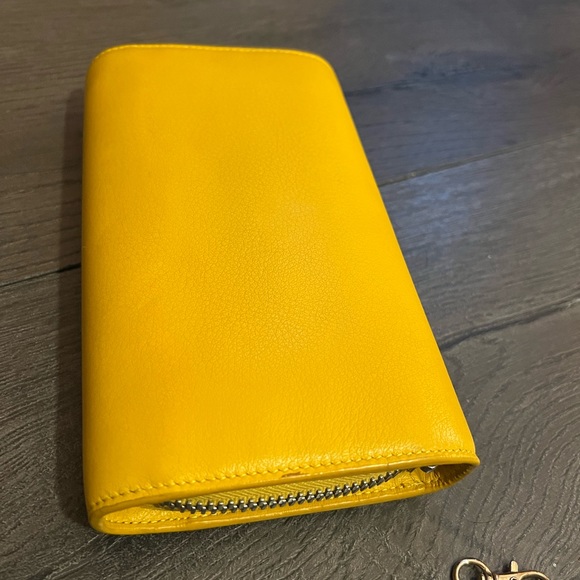 BALENCIAGA Yellow Clutch Wallet With Chain - Picture 13 of 15